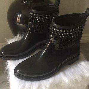 Michael kors rain but’s